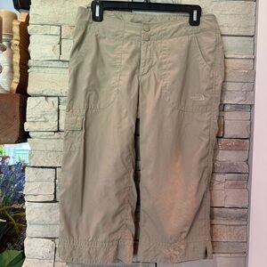 The North Face Women's Hiking Khaki‎ Capri Pants Size 6